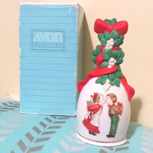 NEW AVON 1989 PORCELAIN CHRISTMAS BELL - Picture 1 of 11